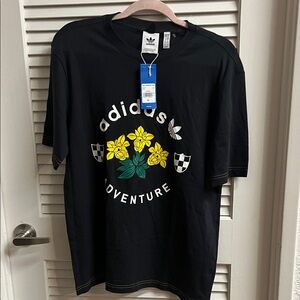 NWT Adidas Originals Adventure Graphic TeeB
Yellow Floral Design in Med,